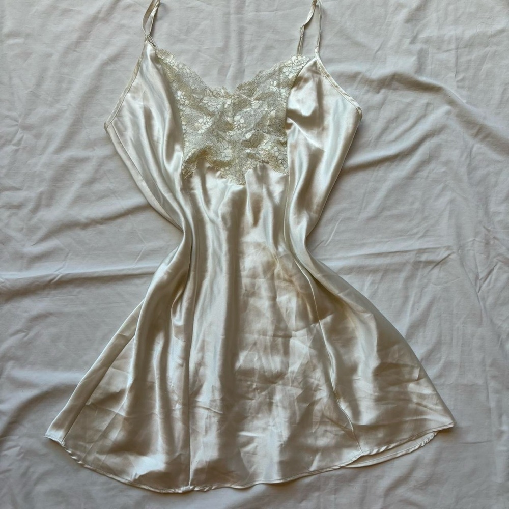 victoria’s secret white floral lace metallic woven silk satin finish slip dress